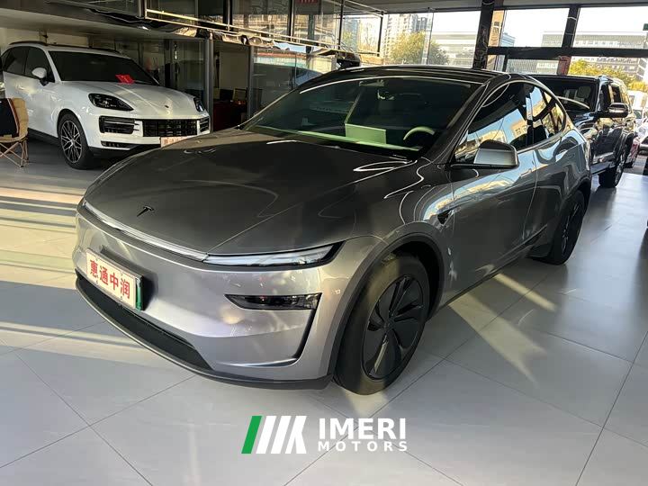 Tesla Model Y Long Range All-Wheel Drive