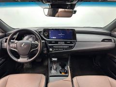 Lexus ES 300h Excellence Edition - ფოტო 10