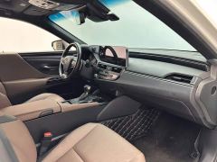 Lexus ES 300h Excellence Edition - ფოტო 11