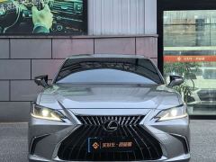 Lexus ES 200 Luxury - photo 1
