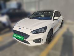 Ford Focus Hatchback EcoBoost 180 Automatic ST Line - фото 1