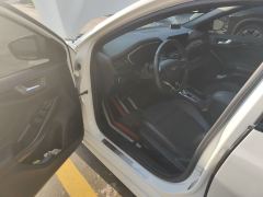 Ford Focus Hatchback EcoBoost 180 Automatic ST Line - фото 12