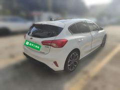 Ford Focus Hatchback EcoBoost 180 Automatic ST Line - фото 4