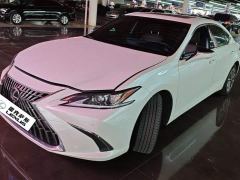 Lexus ES 200 Excellence Edition - ფოტო 1