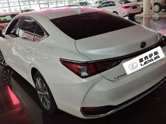 Lexus ES 200 Excellence Edition - ფოტო 3