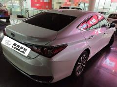 Lexus ES 200 Excellence Edition - ფოტო 4