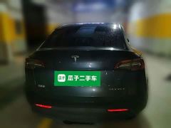 Tesla Model Y Rear-Wheel Drive - ფოტო 3