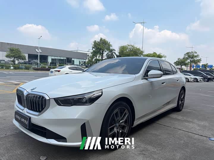 BMW 5 Series 530Li Premier Luxury Package - автомобиль из Китая