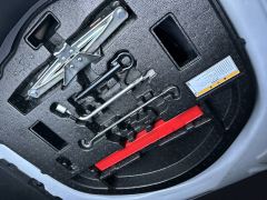 Toyota Corolla Dual-Engine 1.8L Elite Edition - фото 17