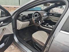 BYD Qin PLUS Glory Edition DM-i 55KM Leading - фото 15