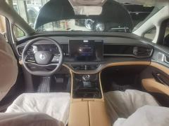 Denza D9 EV 620 Premium Edition - фото 9