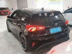 Ford Focus Hatchback EcoBoost 180 Automatic ST Line - photo 4