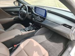 Lexus ES 200 Excellence Edition - ფოტო 11