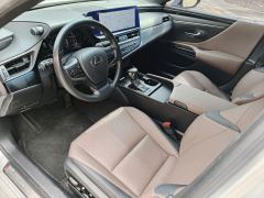 Lexus ES 200 Excellence Edition - ფოტო 14