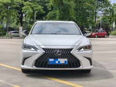Lexus ES 200 Excellence Edition - ფოტო 2