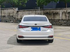Lexus ES 200 Excellence Edition - ფოტო 5