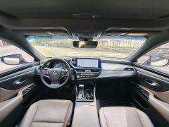 Lexus ES 200 Excellence Edition - ფოტო 9