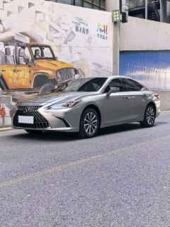 Lexus ES 200 Excellence Edition - photo 1