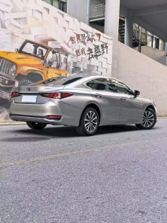 Lexus ES 200 Excellence Edition - photo 2