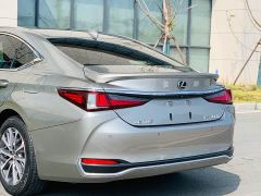 Lexus ES 300h Excellence Edition - фото 10