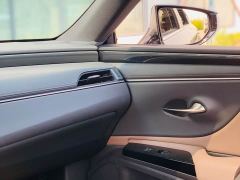 Lexus ES 300h Excellence Edition - фото 15