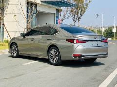 Lexus ES 300h Excellence Edition - фото 5