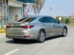 Lexus ES 300h Excellence Edition - фото 7