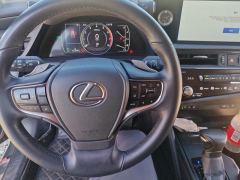Lexus ES 300h Premium Edition - ფოტო 16