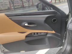 Lexus ES 200 Excellence Edition - ფოტო 12