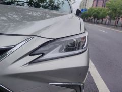 Lexus ES 200 Excellence Edition - ფოტო 4