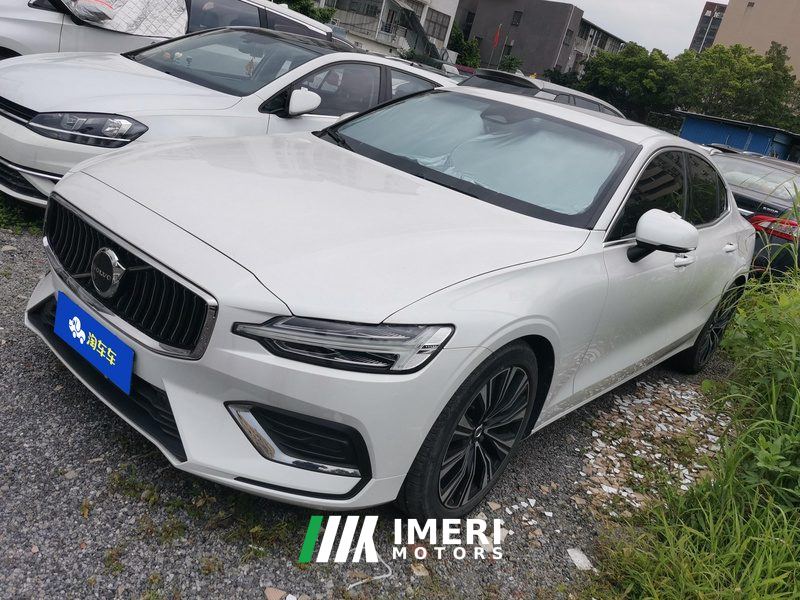 Volvo S60 B4 Smart Luxury Edition - автомобиль из Китая