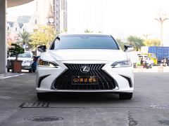 Lexus ES 300h Excellence Edition - photo 2