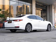 Lexus ES 300h Excellence Edition - photo 3