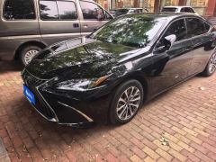 Lexus ES 300h Excellence Edition - фото 1