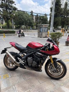 Triumph Speed Triple 1200 RR - photo 2
