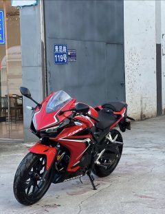 Honda CBR400R - photo 3