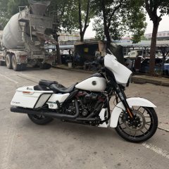 Harley-Davidson Street Glide 1923 cc - ფოტო 1