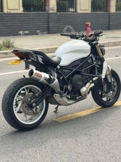 Benelli 752S 750 cc - ფოტო 5