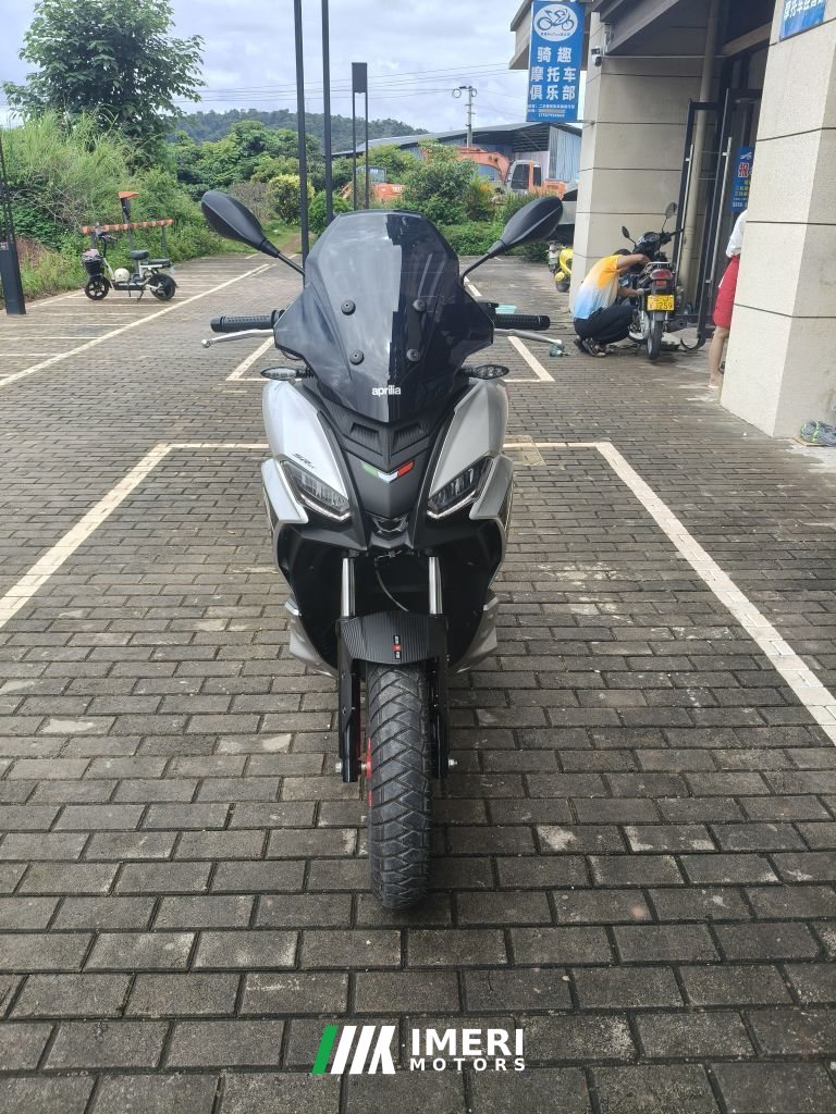 2023 Aprilia SR GT 200
