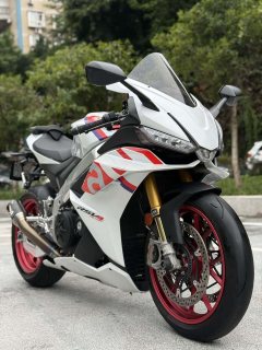 Aprilia RSV4 1100 cc - ფოტო 1