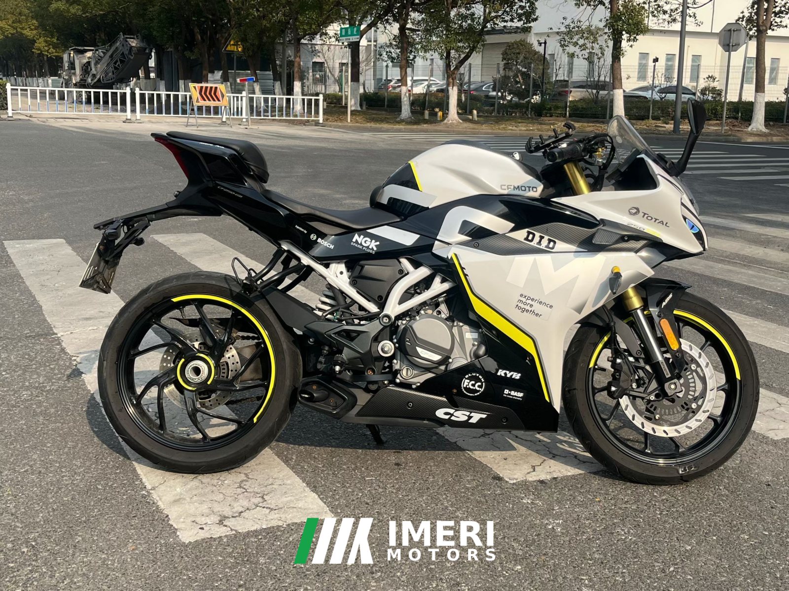 2022 CFMOTO 250SR