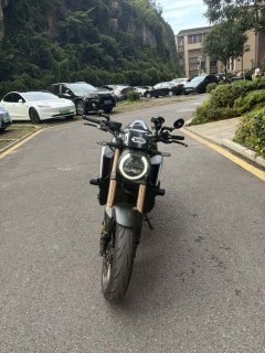 Honda CB650R - photo 8