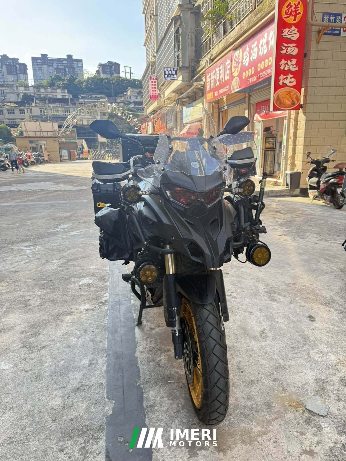 2025 Benelli TRK552 550 cc