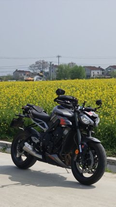 Triumph Street Triple 765 - photo 1