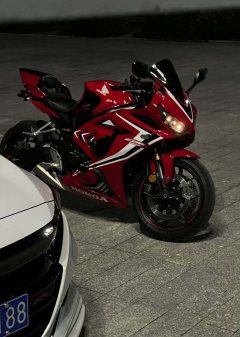 Honda CBR650R - photo 1