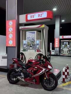Honda CBR650R - photo 3