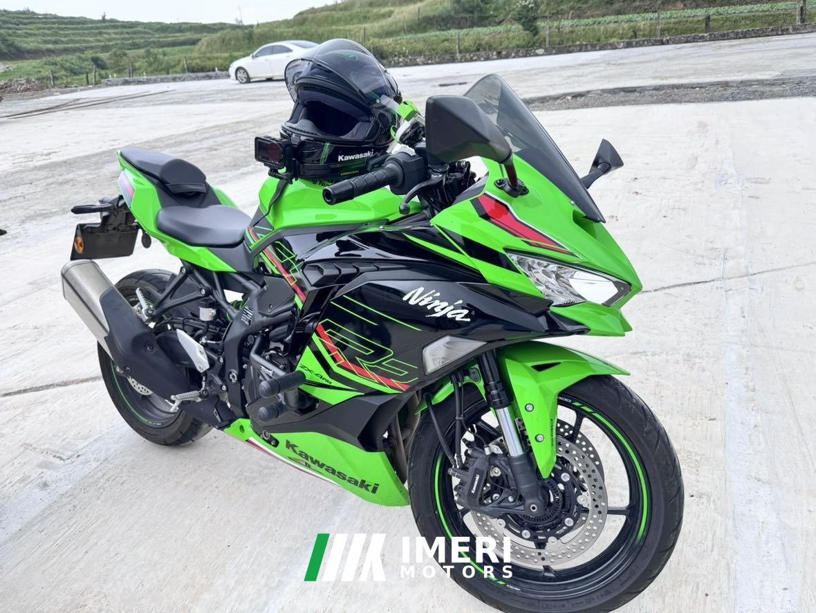 2025 Kawasaki ZX-4R 400 cc