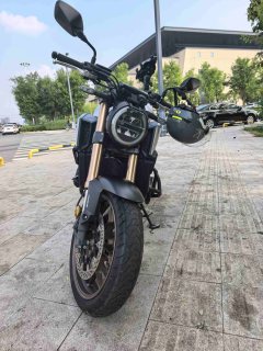Honda CB650R - photo 2