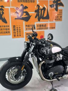 Triumph Bonneville Bobber 1200 cc - ფოტო 1