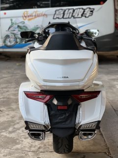 Honda Gold Wing GL1800 - ფოტო 9